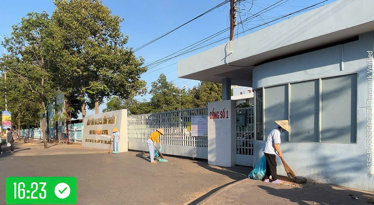 Bệnh viện Đa khoa Bình Thuận ra quân tổng vệ  sinh môi trường