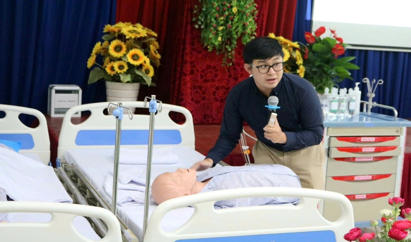Thực hiện Biên bản ký kết số 1659/2024/BB-ĐHYD-BVBT ngày 22/7/2024 của Đại học Y Dược TP. Hồ Chí Minh và Bệnh viện Đa khoa tỉnh Bình Thuận về việc hỗ trợ đào tạo chuyên môn, chuyển giao kỹ thuật trong khám, chữa bệnh và Kế hoạch số 572/KH-BVBT ngày 31/03/2025 của Bệnh viện về đào tạo liên tục, năm 2025.